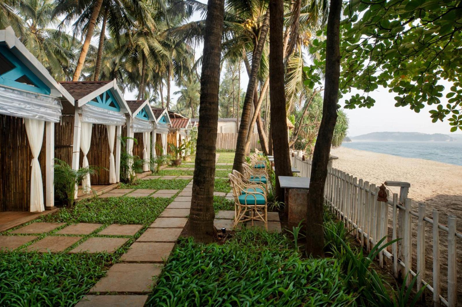 Larisa Beach Resort Morjim Exterior photo