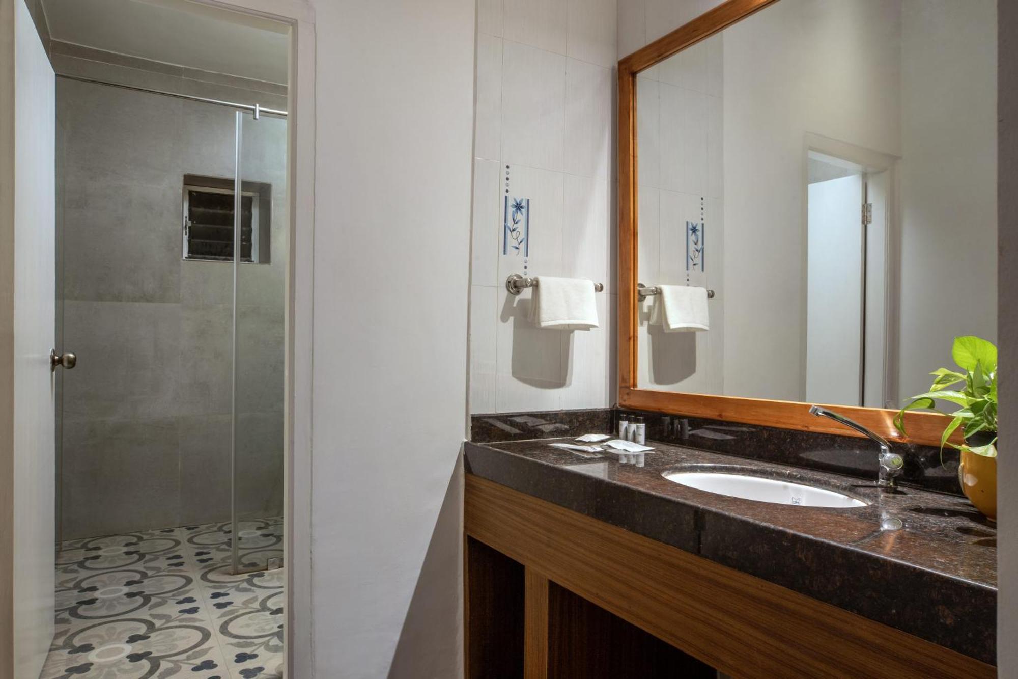 Larisa Beach Resort Morjim Exterior photo